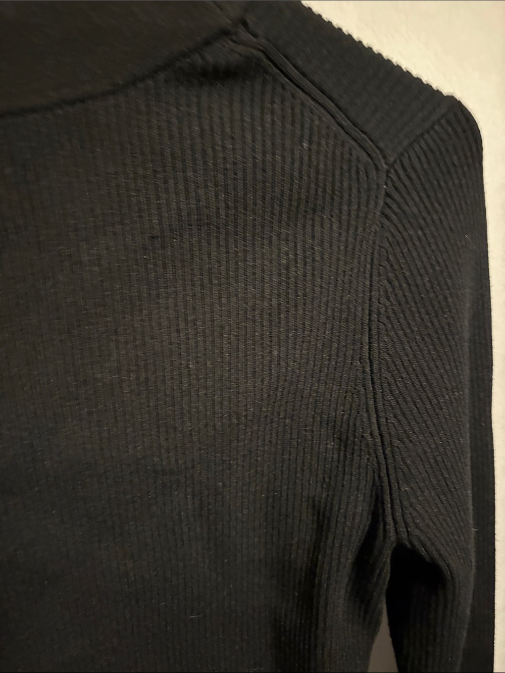 Aqua Black V-Neck Cropped Button-Front Cardigan - Picture 10 of 11